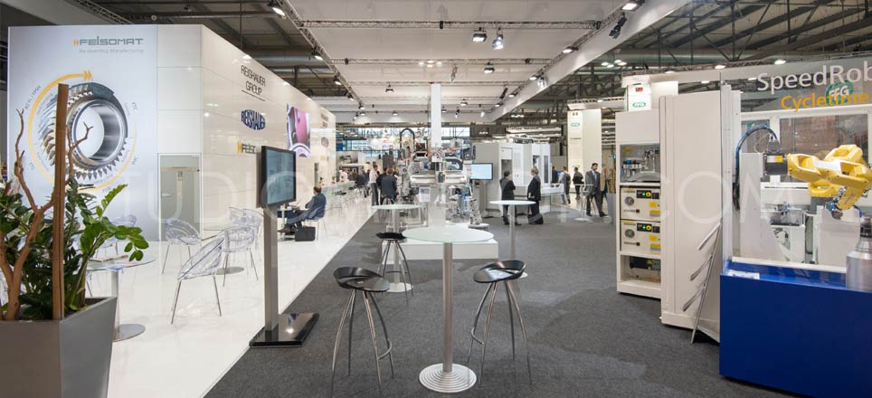 Fotografia per fiere - Photography for trade fairs, Milan, Italy Uno stand in fiera. A booth in a trade fair.